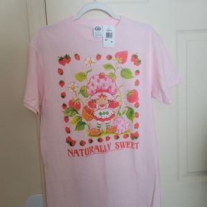 Strawberry shortcake t- shirt Medium